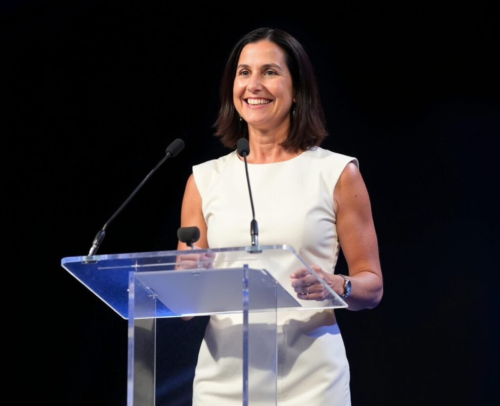 Marketing expert Chantal Gerardy speaking on stage about online business marketing AI photo.